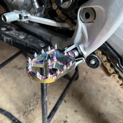 Flo Motorsports Let Fuel Pegs