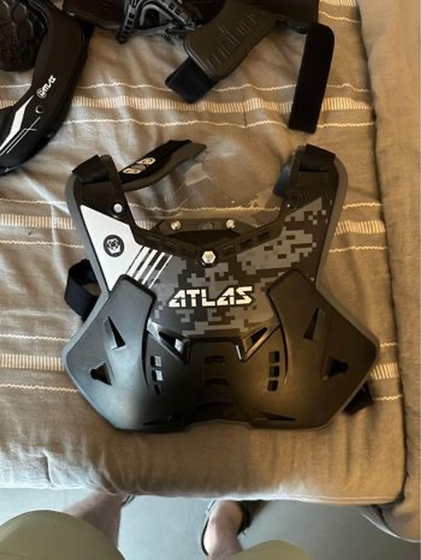 Atlas store chest protector