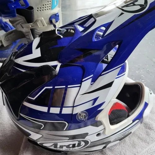Aria helmet like new!