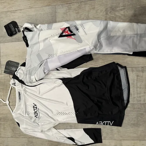Aektiv Gear New With Tags