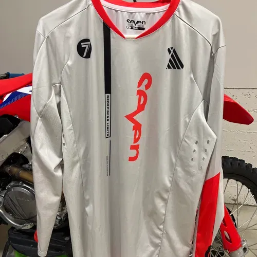 Seven Gear Combo - Size L/32