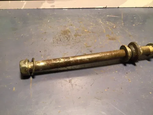 1996 Yamaha XT225 Front Wheel Axle & spacer