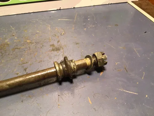 1996 Yamaha XT225 Front Wheel Axle & spacer