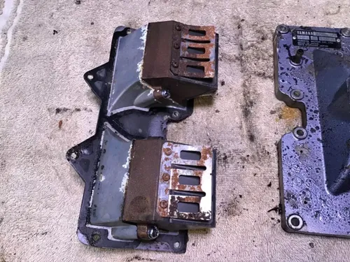 1993 Yamaha WaveRunner 3 650 Intake manifold reeds