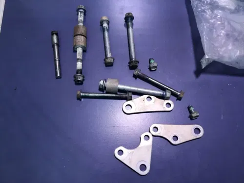 1990 - 1999 SUZUKI DR250 ENGINE MOTOR MOUNT BRACKET bolts hardware