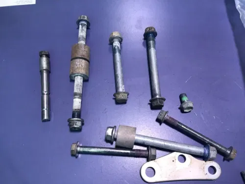 1990 - 1999 SUZUKI DR250 ENGINE MOTOR MOUNT BRACKET bolts hardware