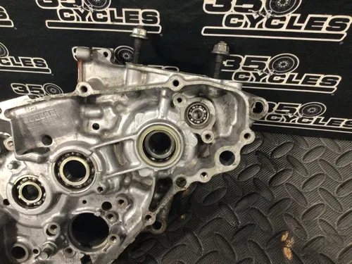 2003 SUZUKI 02-06 RM85 RM85L OEM RIGHT ENGINE MOTOR CRANKCASE CRANK CASES BLOCK