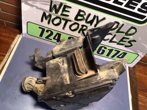 1996 96 YAMAHA XT 225 XT225 BATTERY BOX SIDE COVER AIR BOX BOOT