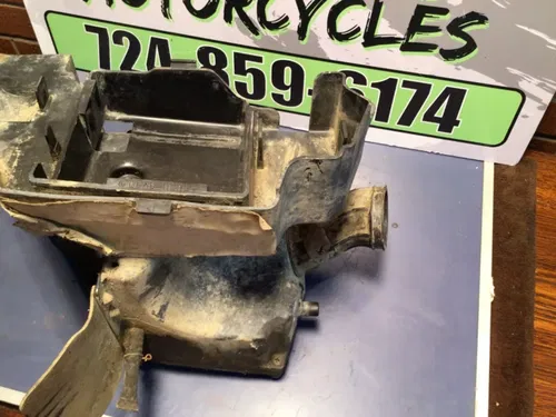 1996 96 YAMAHA XT 225 XT225 BATTERY BOX SIDE COVER AIR BOX BOOT