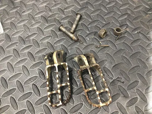 ✅  1997 - 2001 Kawasaki OEM KX 125 250 Footrests Foot Pegs Left Right