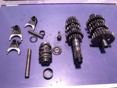 2005 HONDA CRF450R OEM ENGINE TRANSMISSION TRANNY ASSEMBLY GEARS 23210-MEN-A00