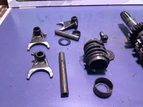2005 HONDA CRF450R OEM ENGINE TRANSMISSION TRANNY ASSEMBLY GEARS 23210-MEN-A00
