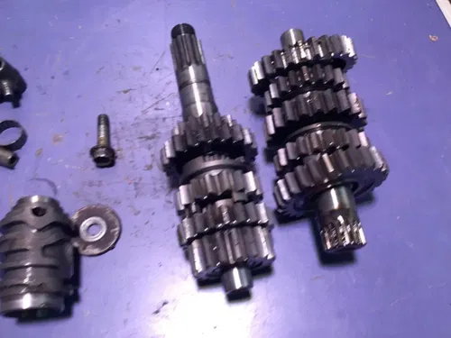 2005 HONDA CRF450R OEM ENGINE TRANSMISSION TRANNY ASSEMBLY GEARS 23210-MEN-A00