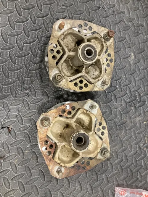 1999 Yamaha Warrior YFM350 OEM Front Spindle Knuckles Hubs & Rotors Left & Right