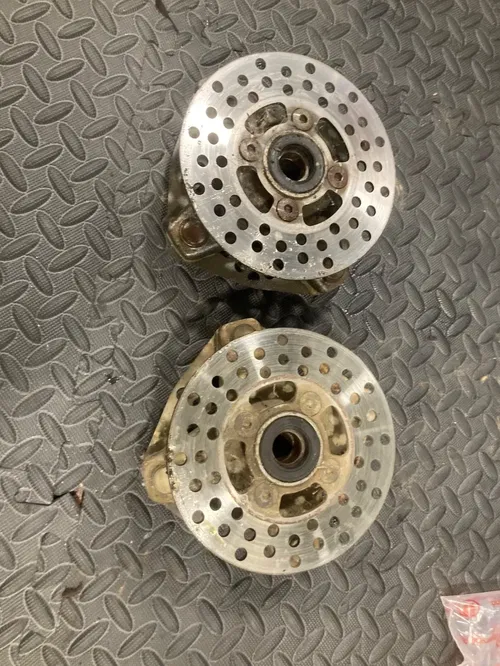 1999 Yamaha Warrior YFM350 OEM Front Spindle Knuckles Hubs & Rotors Left & Right