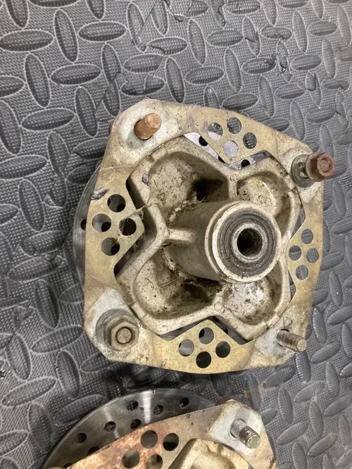 1999 Yamaha Warrior YFM350 OEM Front Spindle Knuckles Hubs & Rotors Left & Right