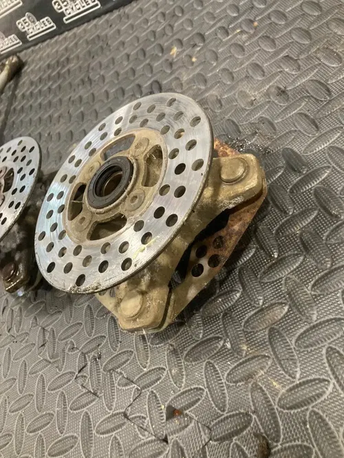 1999 Yamaha Warrior YFM350 OEM Front Spindle Knuckles Hubs & Rotors Left & Right