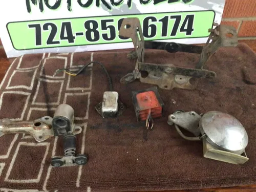 69 70 Honda SL 350 SL350 CDI Box Ignition Ignitor ECU rectifier horn battery box