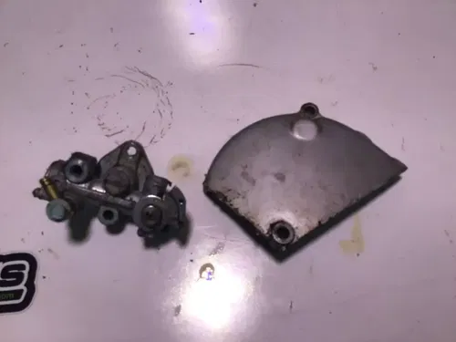 1969 Kawasaki G3TR 90 Bushmaster Mikuni  oil pump two stroke oil pump cover
