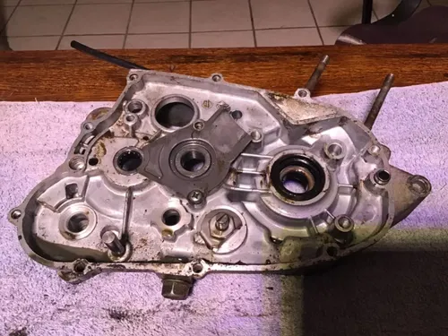1975 Yamaha DT100 left crankcase crank case left hand side motor bottom end