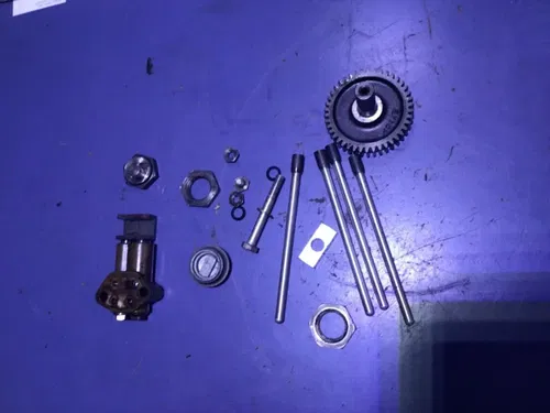 1970 Triumph T100C Daytona Twin T100 T100R TR5T Trophy OIL PUMP PUSH RODS MISC