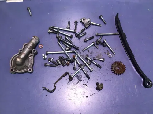 2005 05  Honda CRF450R CRF450 misc engine hardware bolts water pump cover bolt