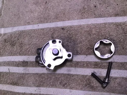 2002 Yamaha WR250F Oil pump