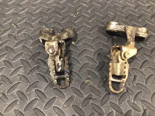 91 Suzuki DR350 DR 350 250 OEM Footpegs Foot Peg Rest Mount Bracket 7-A