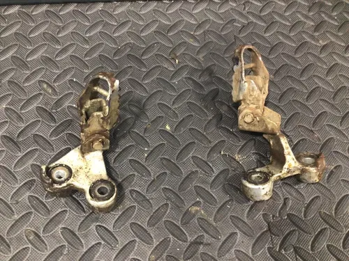 91 Suzuki DR350 DR 350 250 OEM Footpegs Foot Peg Rest Mount Bracket 7-A