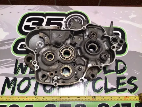 2001 99-02 Kawasaki KX125 KX 125 Right Side Engine Crankcase Crank Case Half