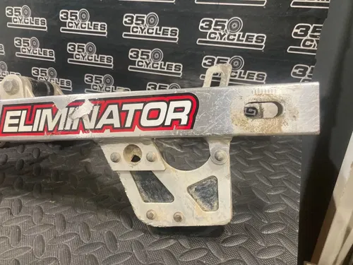02-23 SUZUKI RM 85 RM 85L OEM PIVOT swing arm  SWINGARM SHAFT 61211-02B40