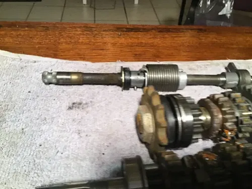 1975 Suzuki GT250 Transmission kickstart gear tranny kicker mechanism gears
