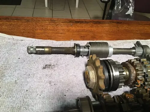 1975 Suzuki GT250 Transmission kickstart gear tranny kicker mechanism gears