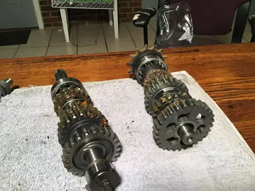 1975 Suzuki GT250 Transmission kickstart gear tranny kicker mechanism gears