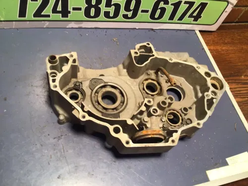 02 Yamaha YZ 426F YZ 426 Right Engine Crankcase Case 5SF-15150-00-00 2002