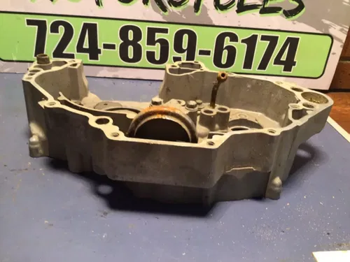 02 Yamaha YZ 426F YZ 426 Right Engine Crankcase Case 5SF-15150-00-00 2002