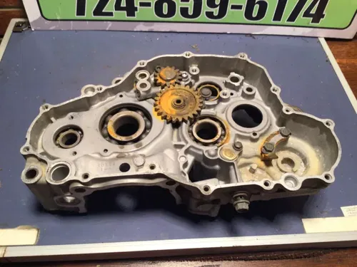 02 Yamaha YZ 426F YZ 426 Right Engine Crankcase Case 5SF-15150-00-00 2002