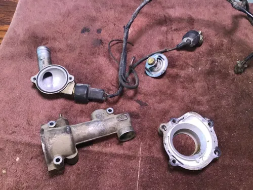 1978 Honda Goldwing GL1000 GL1000 thermostat water pump cover thermo housing
