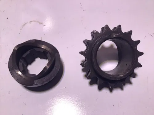 OSSA 250 PIONEER TT STILETTO / OEM FRONT PRIMARY GEAR SPROCKET