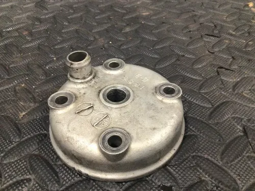02-19 SUZUKI RM 85 RM 85L OEM STOCK CYLINDER HEAD JUG CAP GOOD! 11111-03B10