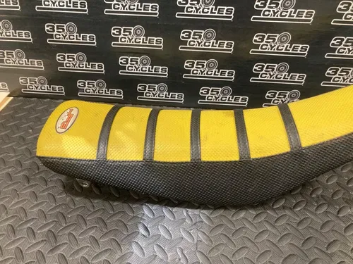 2008 02-23 RM85 OEM GREAT SEAT WITH GUTS GRIPPER COVER BASE PAD 45100-03BA0-DNA