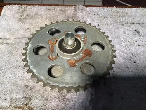 1975 Suzuki GT250 rear sprocket hub rear wheel hub