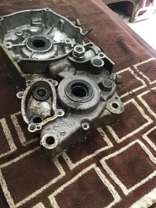 1975 Yamaha DT100 left crank case crankcase left bottom end