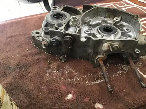 1975 Yamaha DT100 left crank case crankcase left bottom end