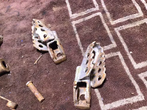 1999 SUZUKI 86-01 RM80 RM85 FOOTPEGS FOOT PEGS STANDS RESTS 43550-02B01-019