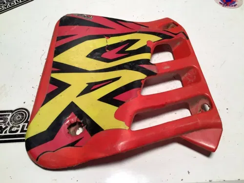 CR 125 HONDA ** 1987 CR 125R 1987 RADIATOR SHROUD cr125