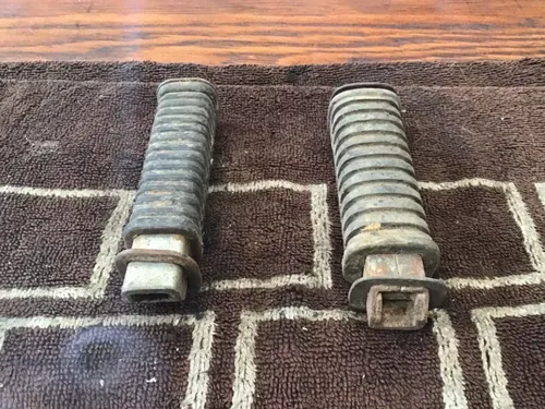 1974 Honda CB125 Rear passenger foot pegs