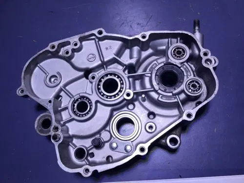 2003 KAWASAKI KX 100 RIGHT  ENGINE CASE SET (A) 03 KX100 BIG WHEEL