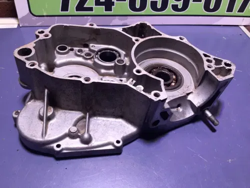 2003 KAWASAKI KX 100 RIGHT  ENGINE CASE SET (A) 03 KX100 BIG WHEEL