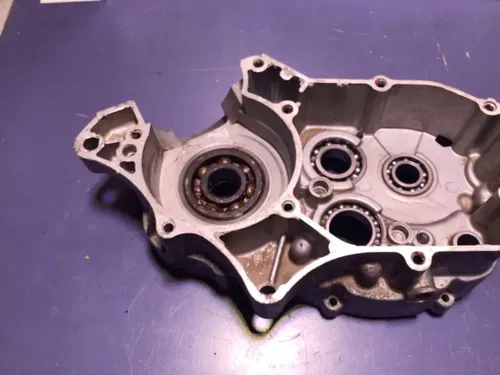 2003 KAWASAKI KX 100 RIGHT  ENGINE CASE SET (A) 03 KX100 BIG WHEEL